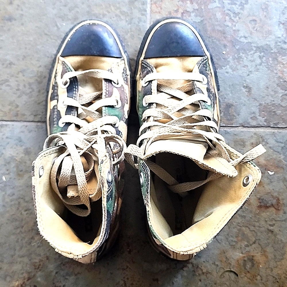 Converse camo high-tops shoes